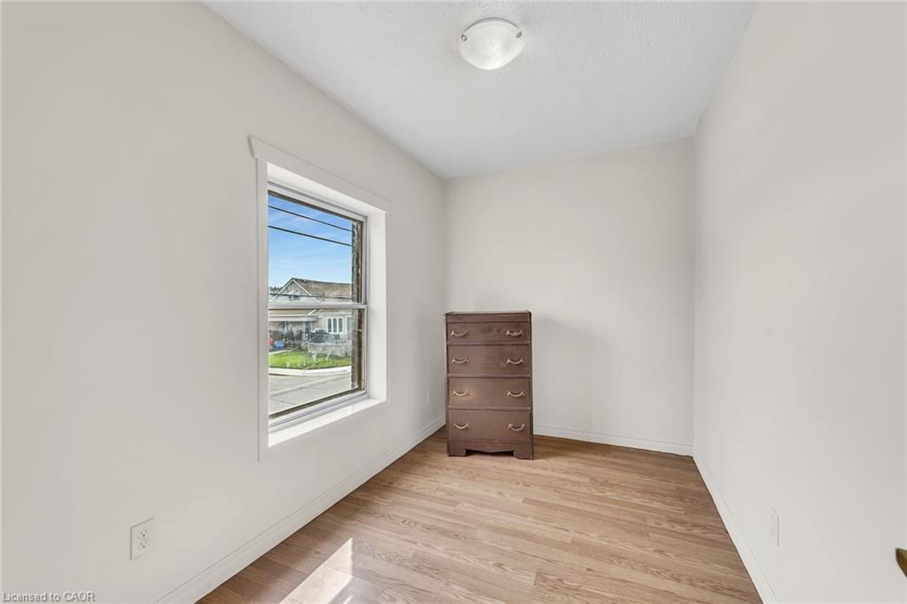 1367 Cannon Street E, Hamilton, ON - Indoor Photo Showing Other Room