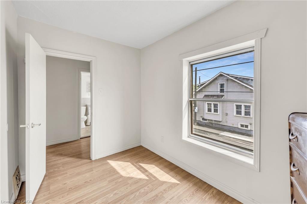 1367 Cannon Street E, Hamilton, ON - Indoor Photo Showing Other Room