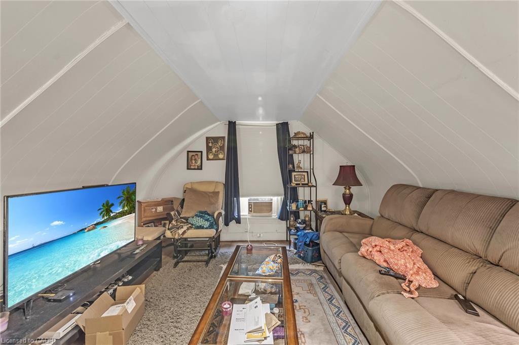 1367 Cannon Street E, Hamilton, ON - Indoor