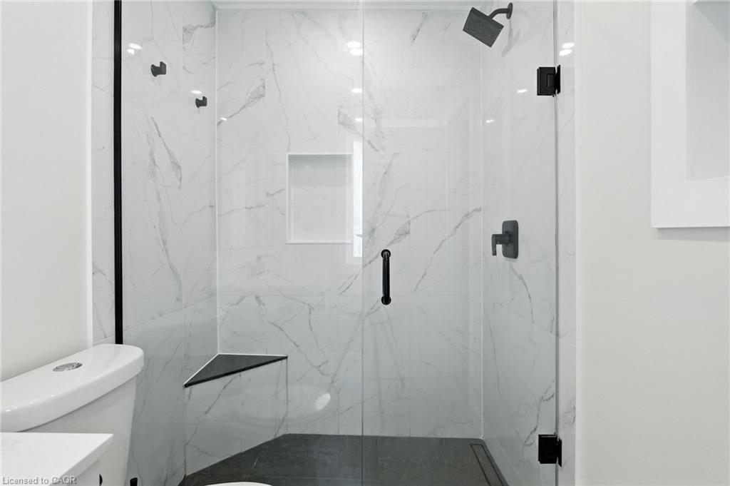 41-710 Spring Gardens Road, Burlington, ON - Indoor Photo Showing Bathroom