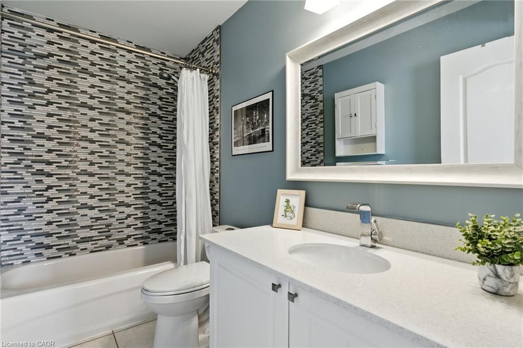 41-710 Spring Gardens Road, Burlington, ON - Indoor Photo Showing Bathroom