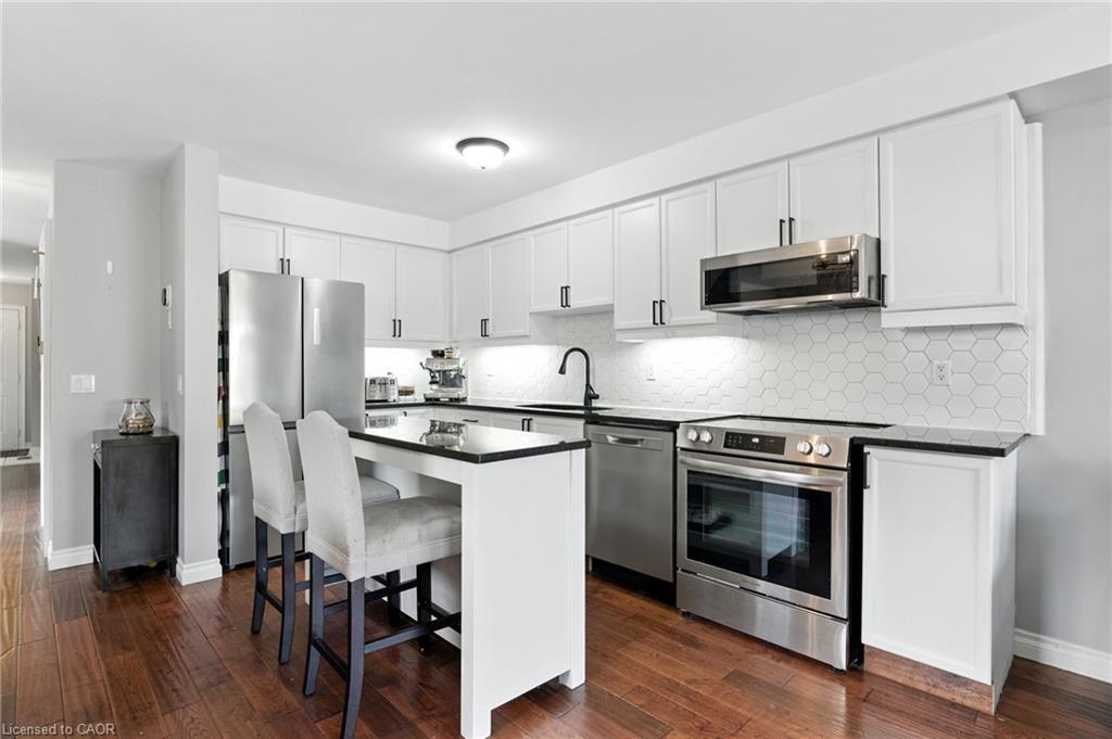 41-710 Spring Gardens Road, Burlington, ON - Indoor Photo Showing Kitchen With Upgraded Kitchen