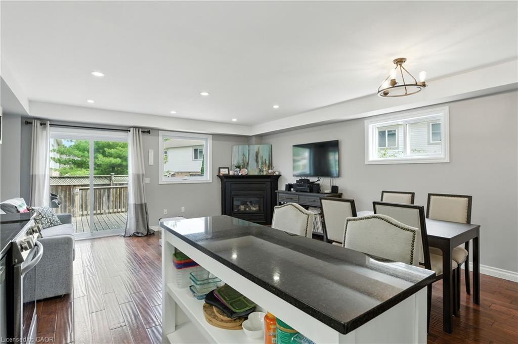 41-710 Spring Gardens Road, Burlington, ON - Indoor With Fireplace