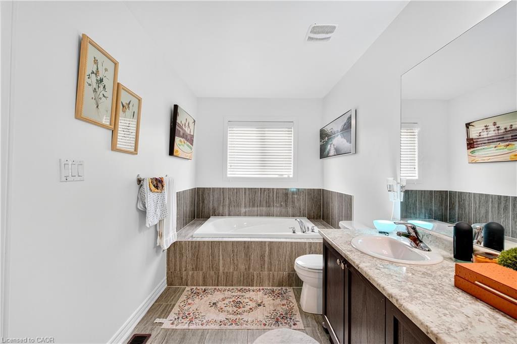 57 Sparkle Drive, Thorold, ON - Indoor Photo Showing Bathroom