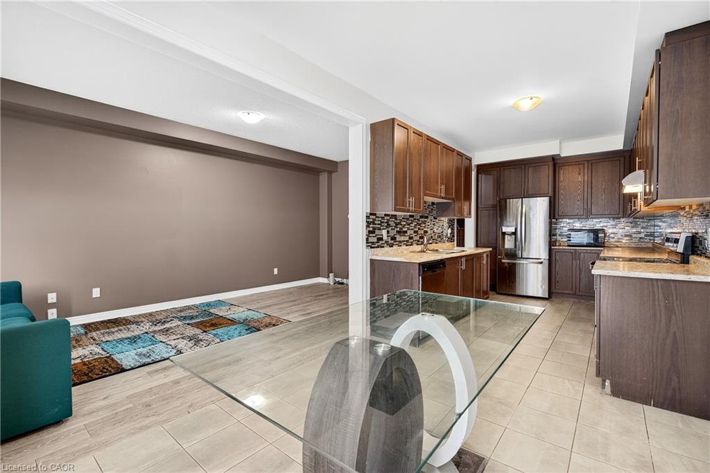 57 Sparkle Drive, Thorold, ON - Indoor Photo Showing Kitchen