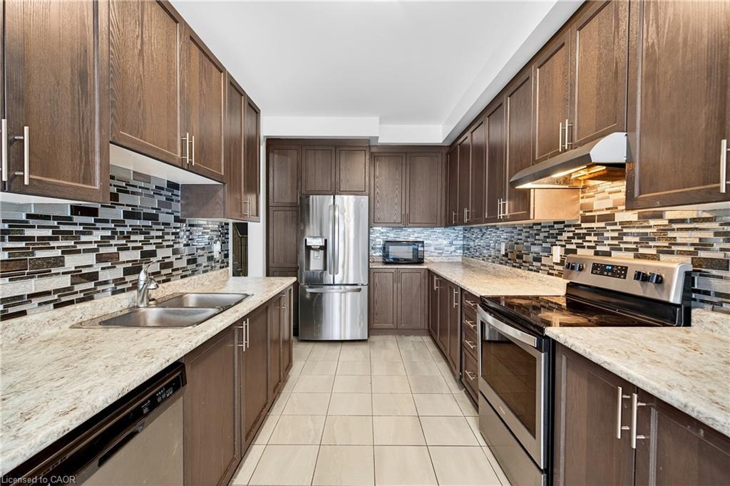 57 Sparkle Drive, Thorold, ON - Indoor Photo Showing Kitchen With Double Sink With Upgraded Kitchen