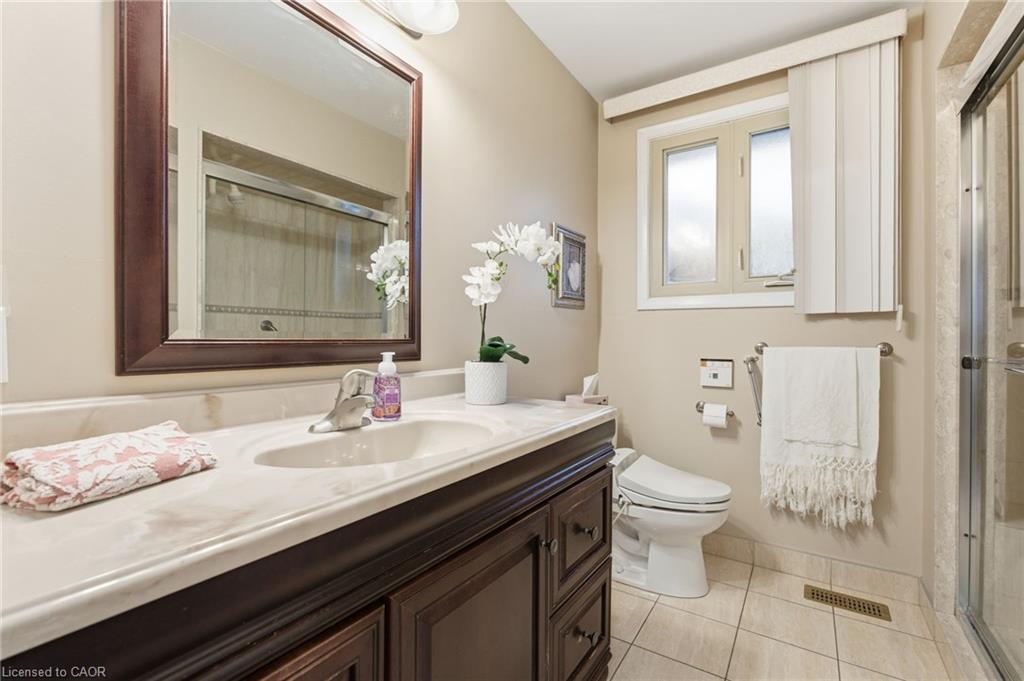 1894 Main Street E, Hamilton, ON - Indoor Photo Showing Bathroom