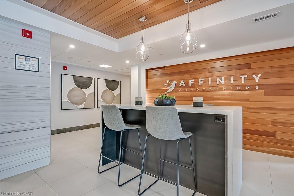 502-320 Plains Road E, Burlington, ON - Indoor Photo Showing Other Room