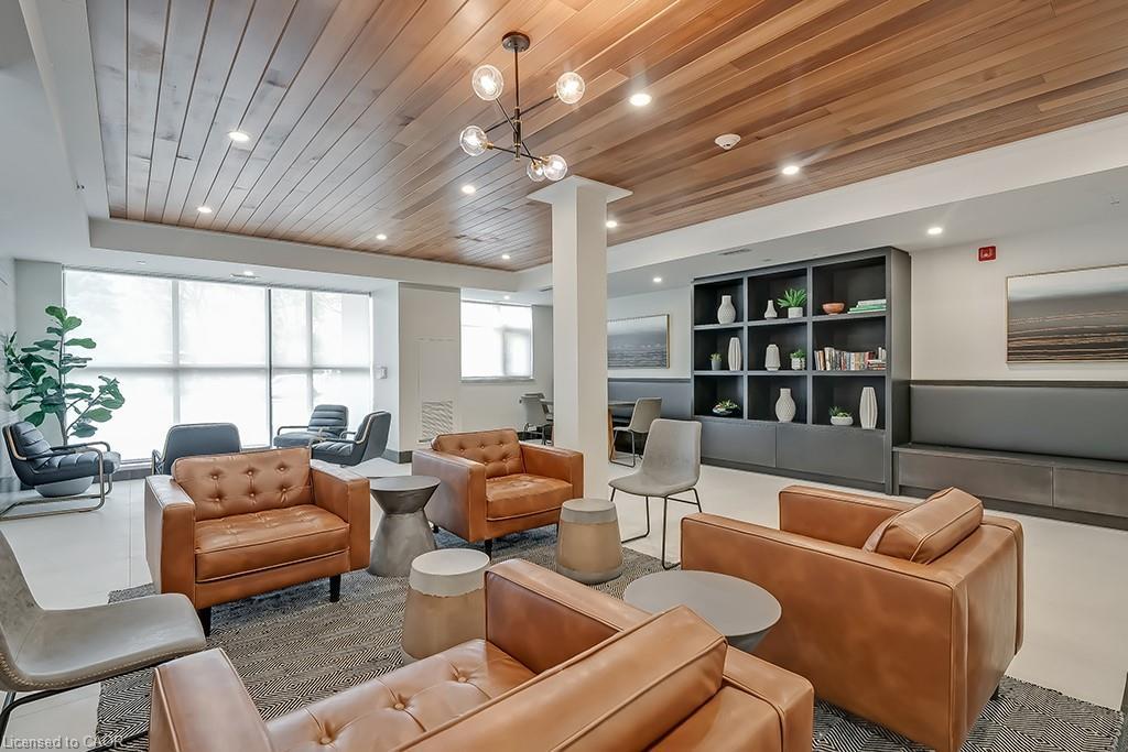 502-320 Plains Road E, Burlington, ON - Indoor