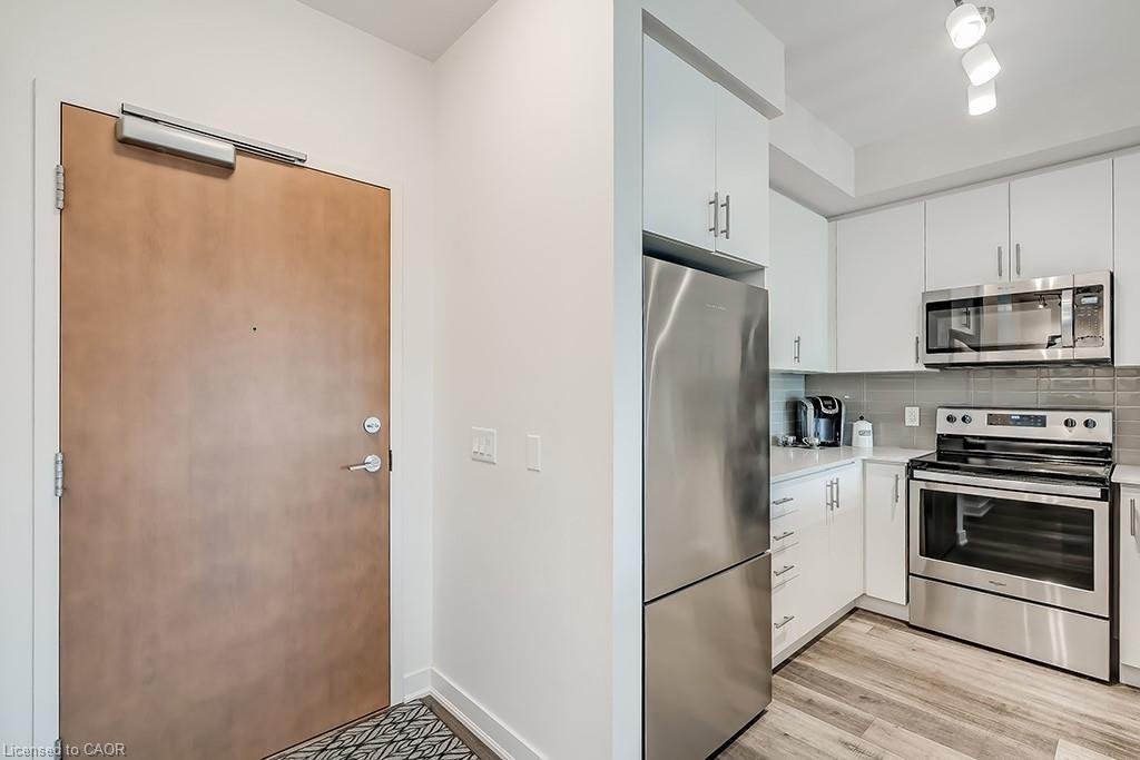 502-320 Plains Road E, Burlington, ON - Indoor Photo Showing Kitchen With Stainless Steel Kitchen