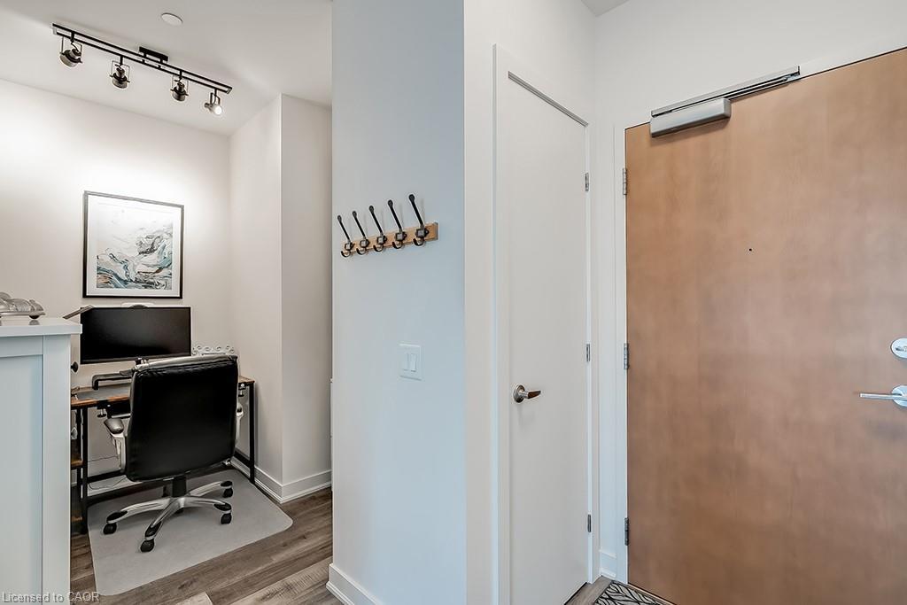 502-320 Plains Road E, Burlington, ON - Indoor