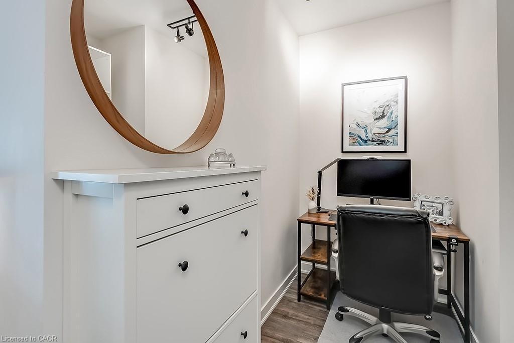 502-320 Plains Road E, Burlington, ON - Indoor Photo Showing Office