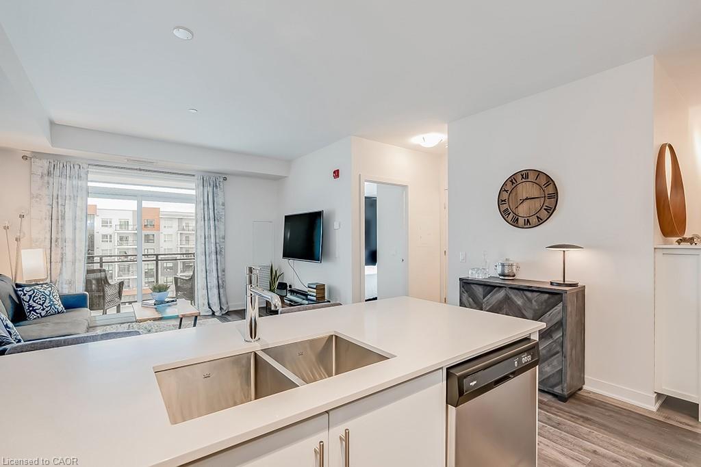 502-320 Plains Road E, Burlington, ON - Indoor Photo Showing Other Room