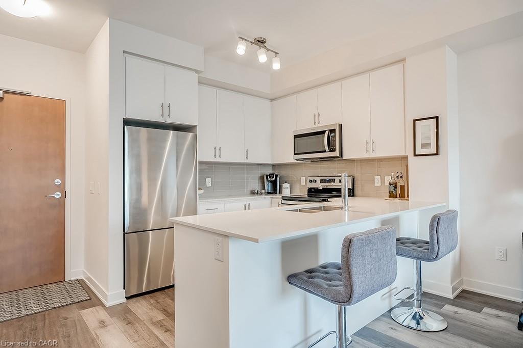 502-320 Plains Road E, Burlington, ON - Indoor Photo Showing Kitchen With Stainless Steel Kitchen With Upgraded Kitchen