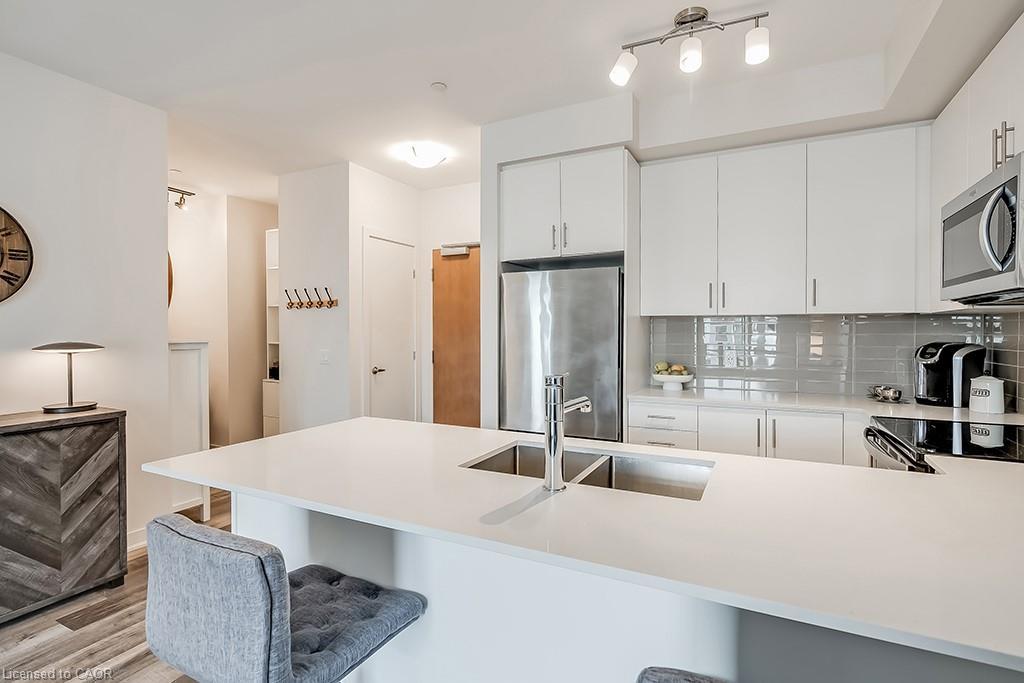 502-320 Plains Road E, Burlington, ON - Indoor Photo Showing Kitchen With Stainless Steel Kitchen With Double Sink With Upgraded Kitchen