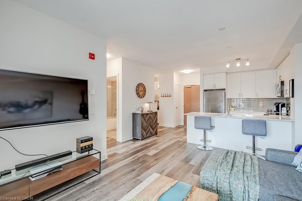 502-320 Plains Road E, Burlington, ON - Indoor