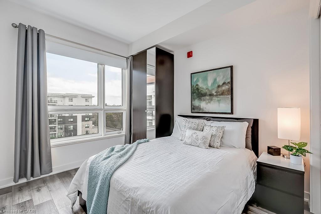 502-320 Plains Road E, Burlington, ON - Indoor Photo Showing Bedroom