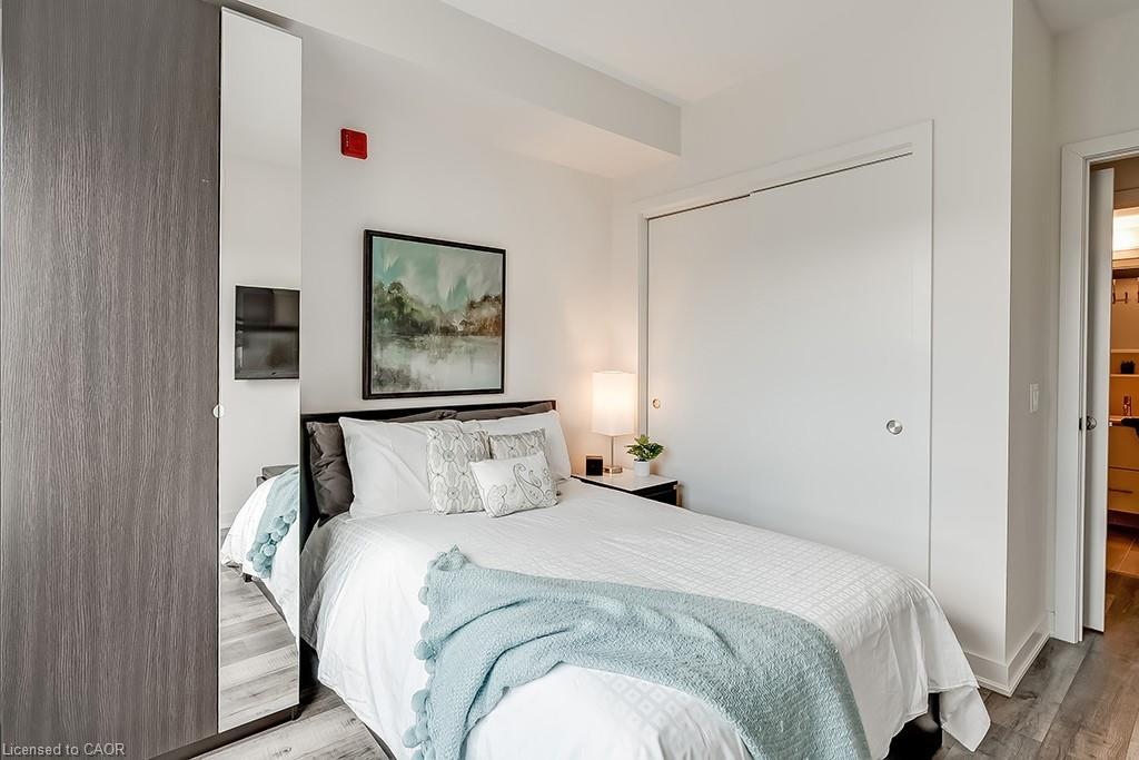 502-320 Plains Road E, Burlington, ON - Indoor Photo Showing Bedroom