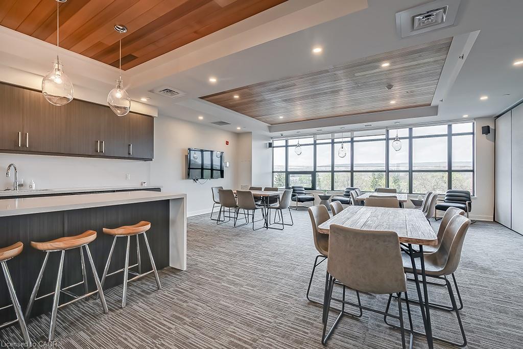 502-320 Plains Road E, Burlington, ON - Indoor Photo Showing Other Room