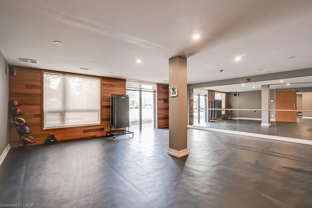 502-320 Plains Road E, Burlington, ON - Indoor