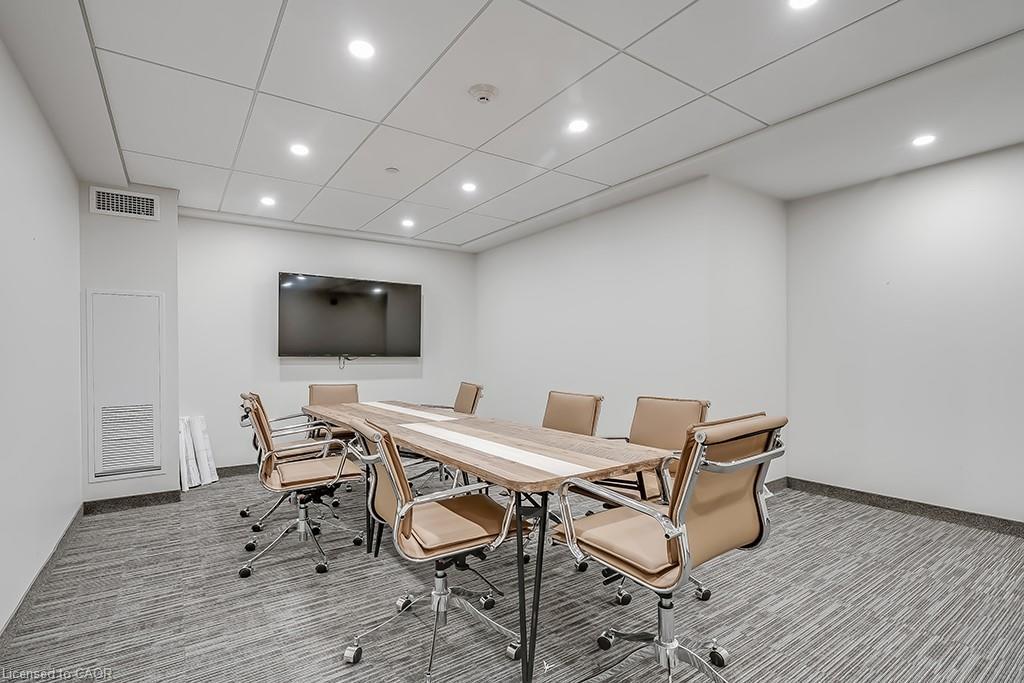 502-320 Plains Road E, Burlington, ON - Indoor Photo Showing Office