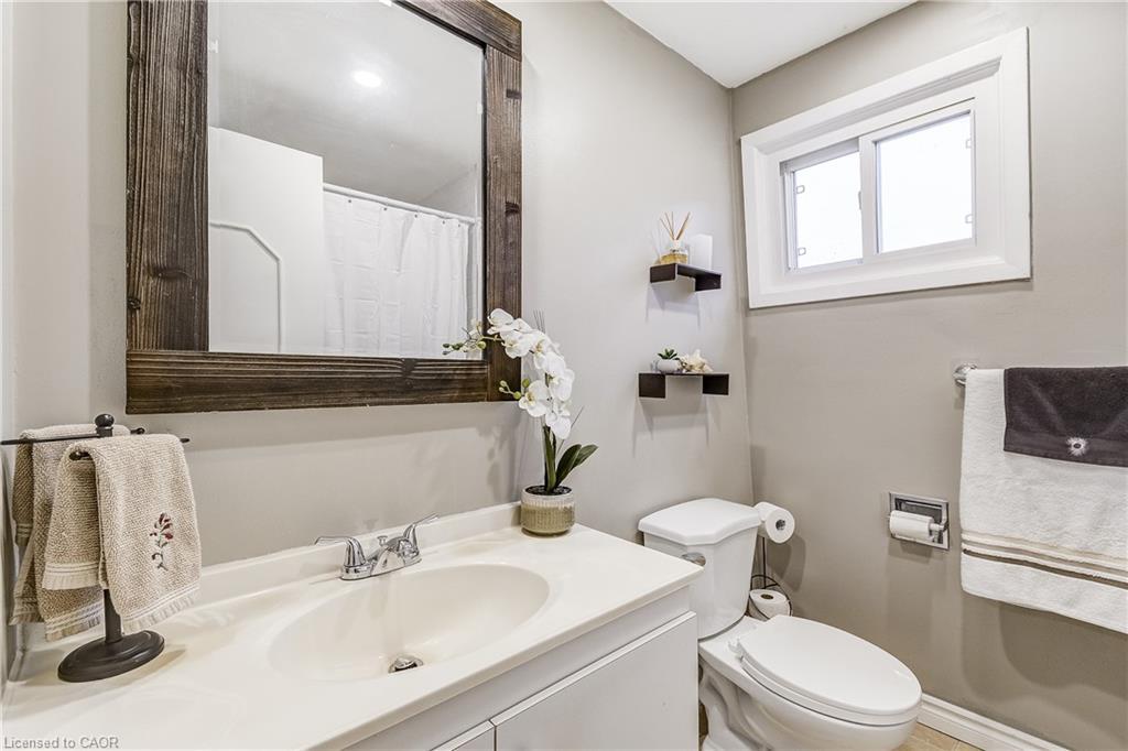 35-132 Barlake Avenue, Hamilton, ON - Indoor Photo Showing Bathroom
