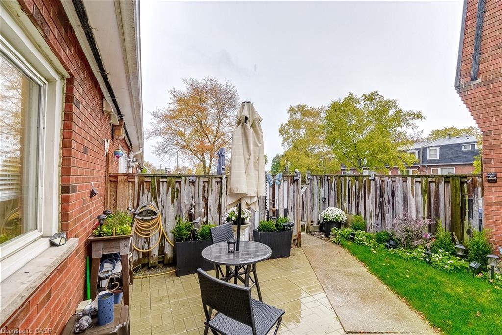 35-132 Barlake Avenue, Hamilton, ON - Outdoor