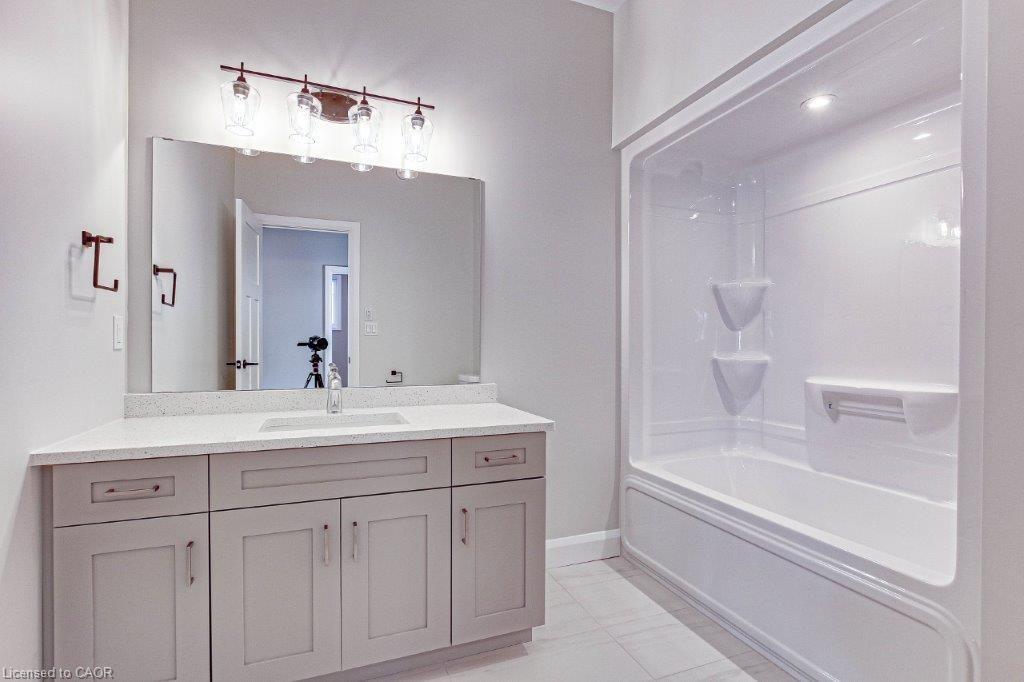 383 Argyle Avenue, Delhi, ON - Indoor Photo Showing Bathroom