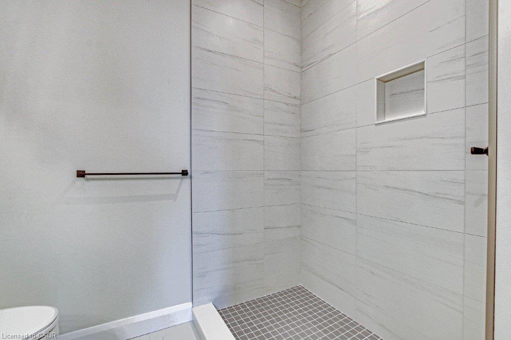 383 Argyle Avenue, Delhi, ON - Indoor Photo Showing Bathroom