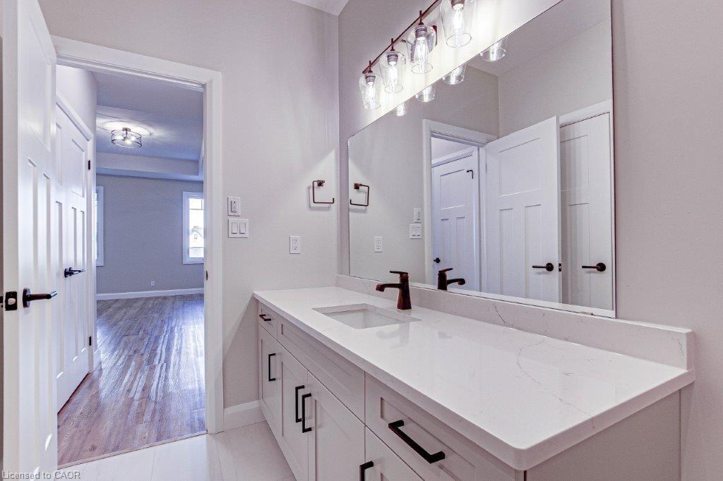 383 Argyle Avenue, Delhi, ON - Indoor Photo Showing Bathroom