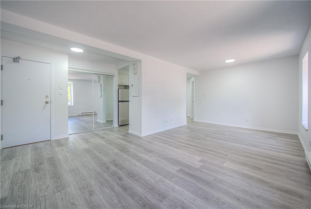 1123 Queenston Road, Cambridge, ON - Indoor Photo Showing Other Room