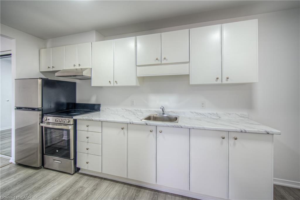 1123 Queenston Road, Cambridge, ON - Indoor Photo Showing Kitchen