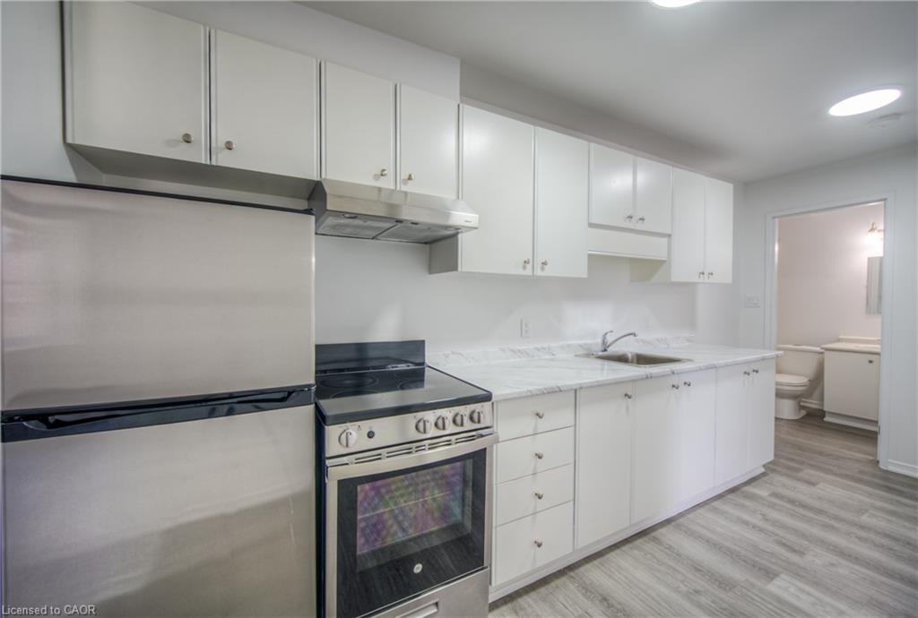 1123 Queenston Road, Cambridge, ON - Indoor Photo Showing Kitchen