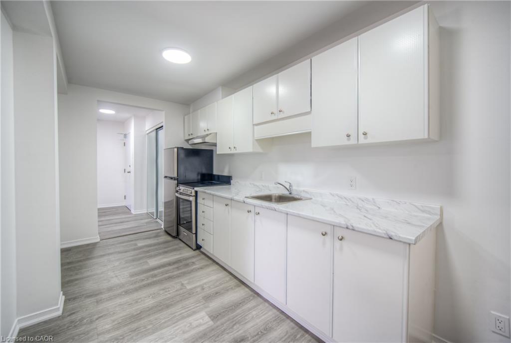 1123 Queenston Road, Cambridge, ON - Indoor Photo Showing Kitchen