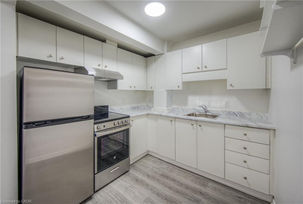 1123 Queenston Road, Cambridge, ON - Indoor Photo Showing Kitchen