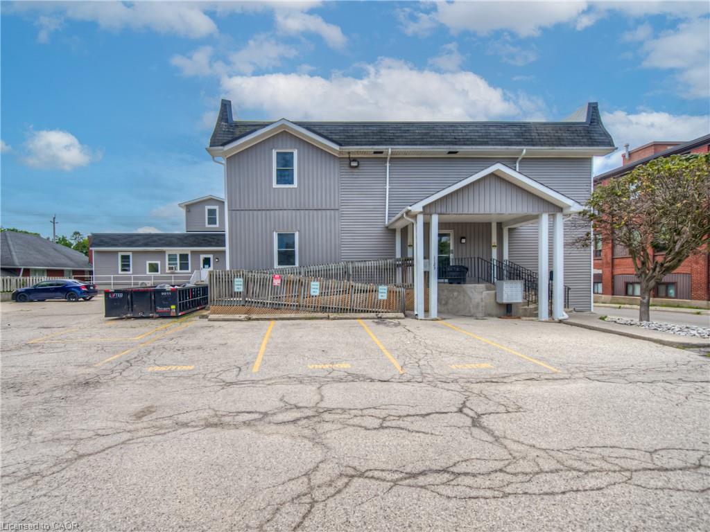 1123 Queenston Road, Cambridge, ON - Outdoor