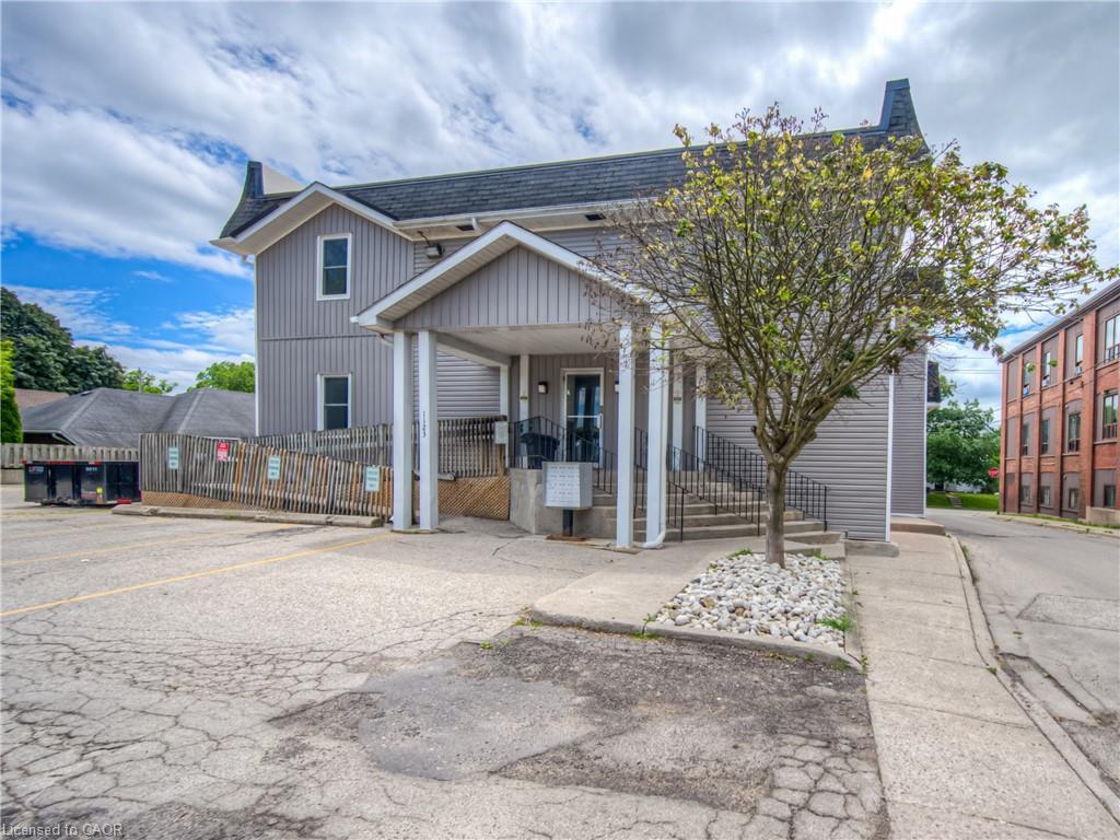 1123 Queenston Road, Cambridge, ON - Outdoor