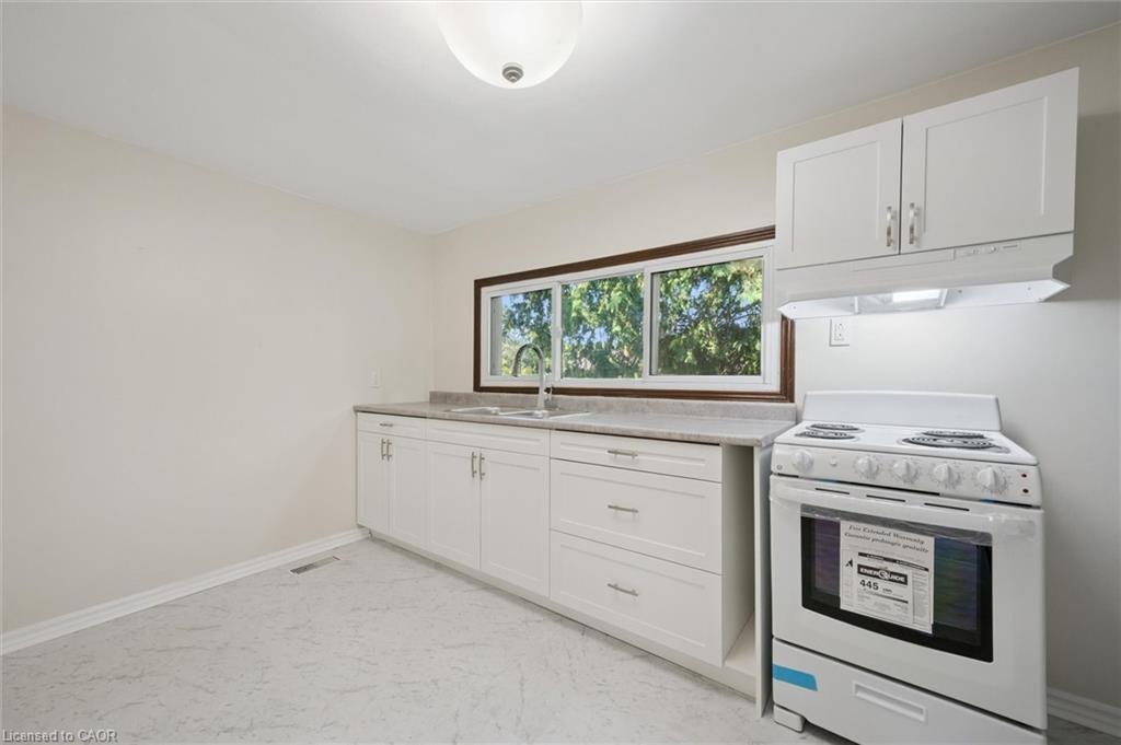321 Vine Street, Cambridge, ON - Indoor Photo Showing Kitchen