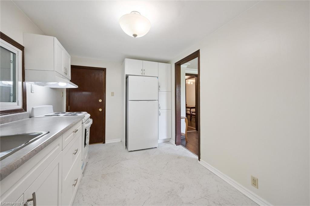 321 Vine Street, Cambridge, ON - Indoor Photo Showing Kitchen