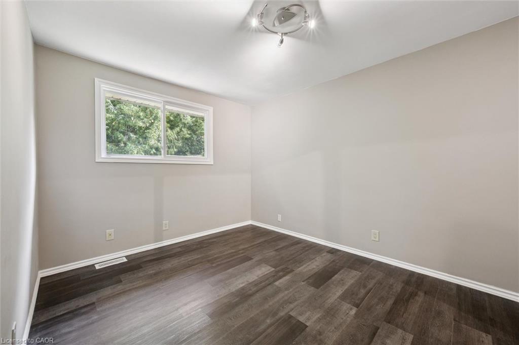 321 Vine Street, Cambridge, ON - Indoor Photo Showing Other Room