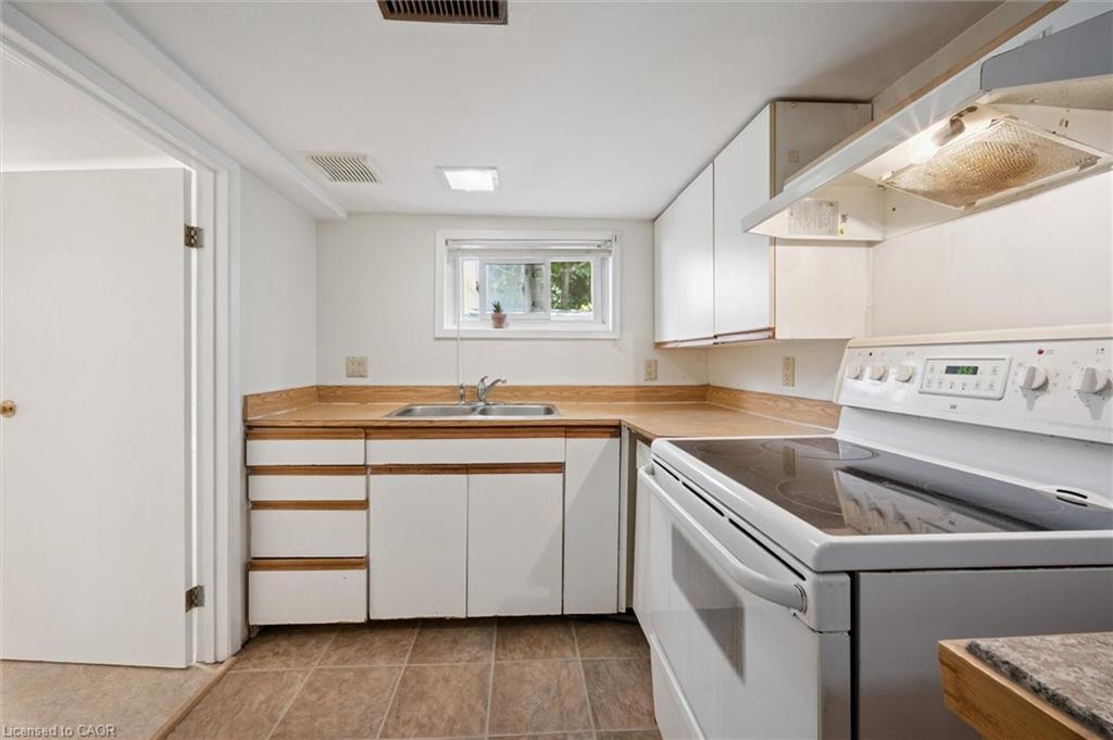 321 Vine Street, Cambridge, ON - Indoor Photo Showing Kitchen With Double Sink