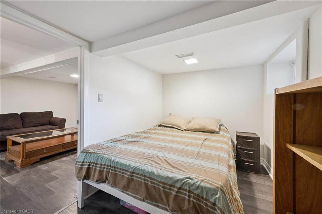 321 Vine Street, Cambridge, ON - Indoor Photo Showing Bedroom