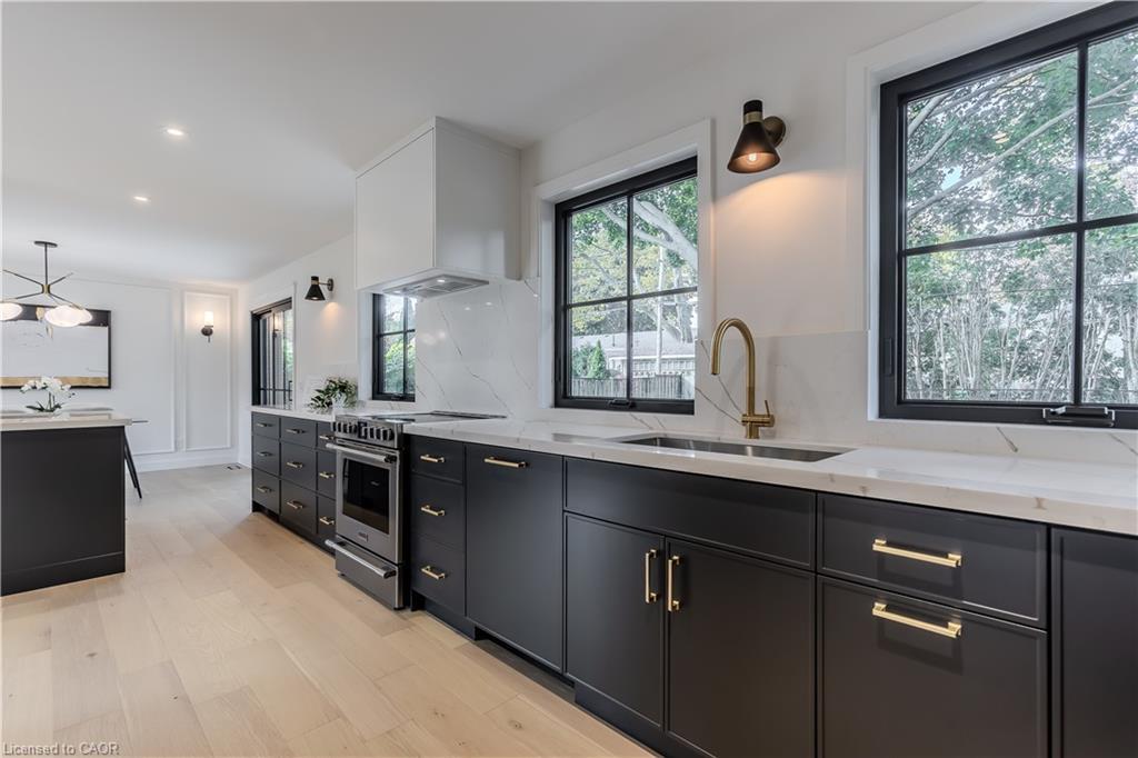 3029 Eva Drive, Burlington, ON - Indoor Photo Showing Kitchen With Upgraded Kitchen