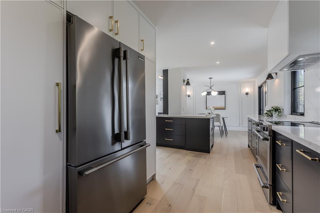 3029 Eva Drive, Burlington, ON - Indoor Photo Showing Kitchen With Upgraded Kitchen