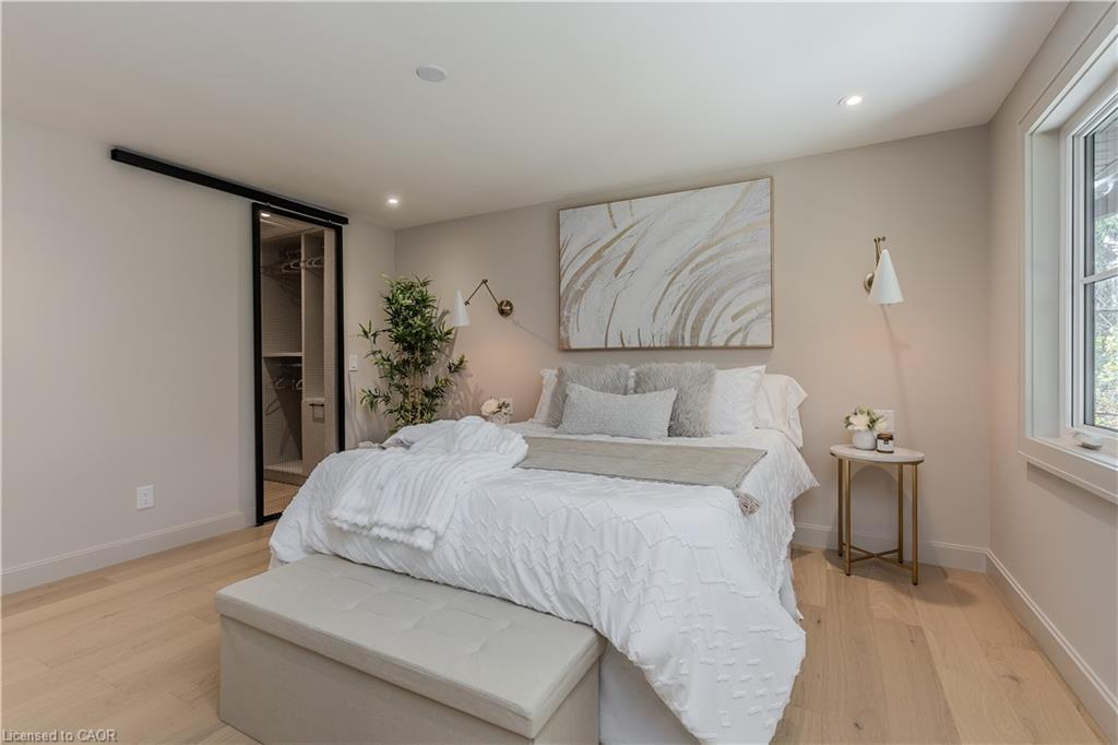 3029 Eva Drive, Burlington, ON - Indoor Photo Showing Bedroom