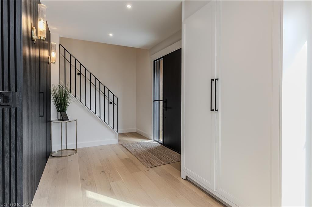 3029 Eva Drive, Burlington, ON - Indoor Photo Showing Other Room