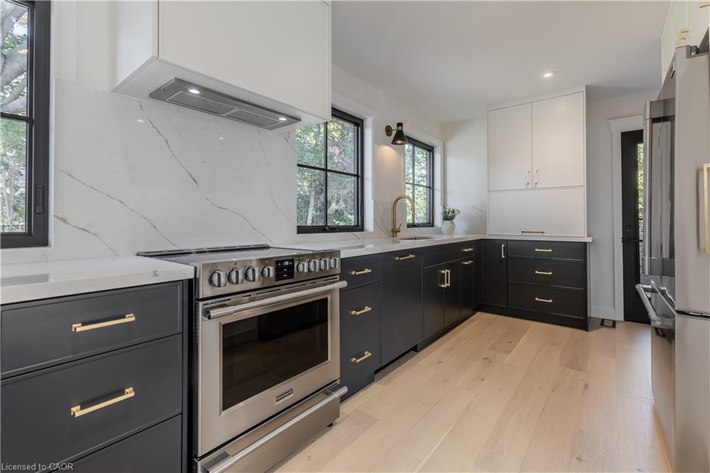 3029 Eva Drive, Burlington, ON - Indoor Photo Showing Kitchen
