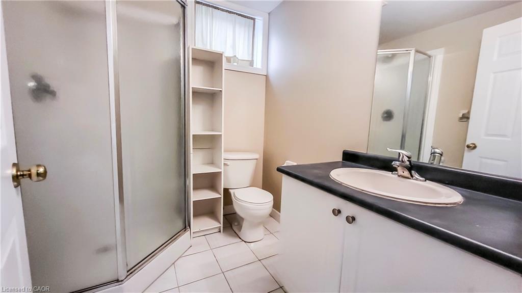 1-132 Udvari Crescent, Kitchener, ON - Indoor Photo Showing Bathroom