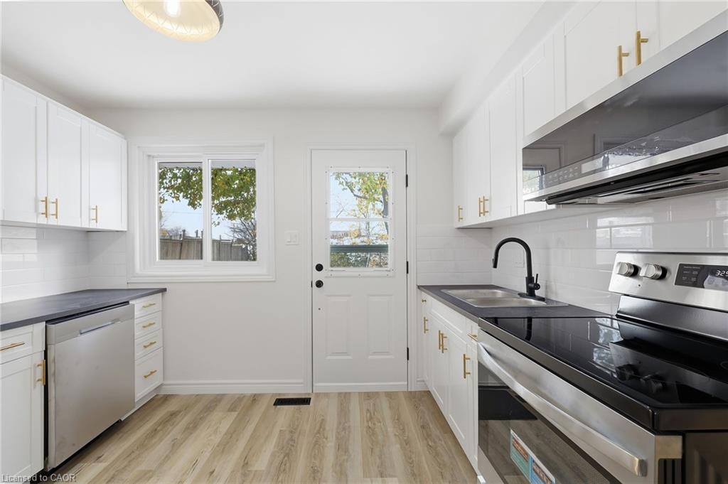 73 Aldborough Avenue, St. Thomas, ON - Indoor Photo Showing Kitchen