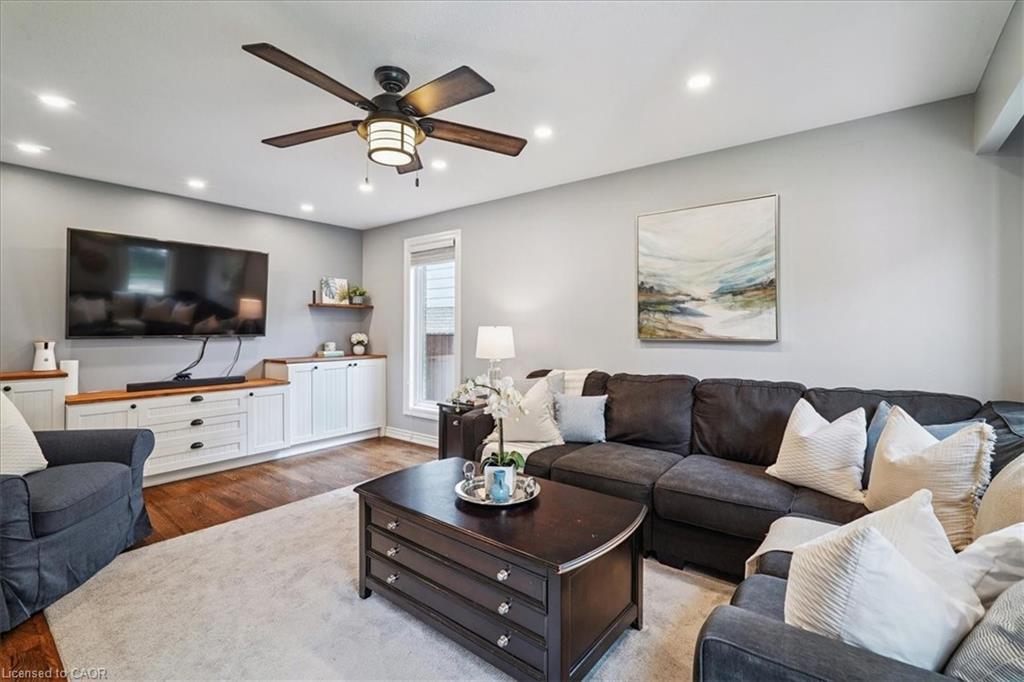 1923 Steepbank Crescent, Mississauga, ON - Indoor Photo Showing Living Room